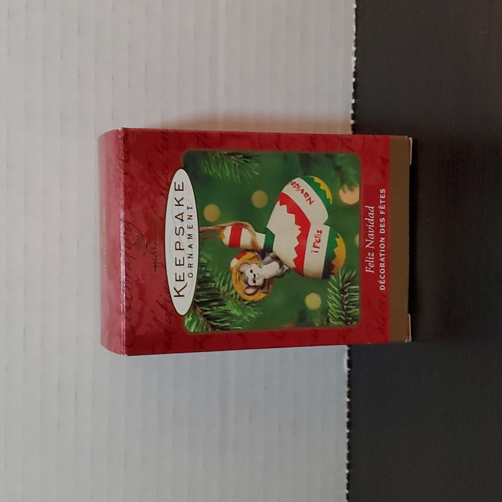 Vintage Hallmark Keepsake Ornament Feliz Navidad Maracas Ornament 2000 - Picture 1 of 6